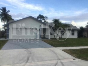 133 Cordoba Cir, Unit 033 in Royal Palm Beach, FL - Building Photo - Building Photo