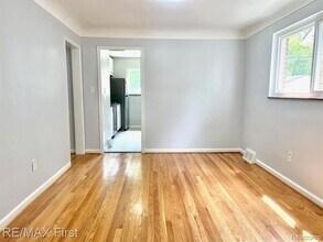 552 Laprairie St in Ferndale, MI - Foto de edificio - Building Photo