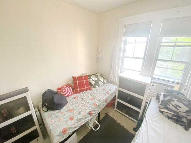 739 Parker St, Unit 3 in Boston, MA - Foto de edificio - Building Photo