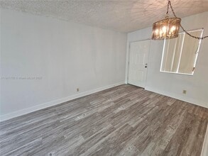 2000 N Congress Ave in West Palm Beach, FL - Building Photo - Building Photo