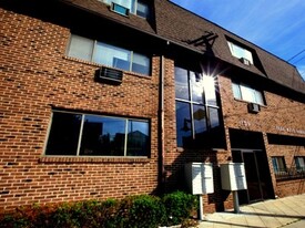 Park West Gardens in East Rutherford, NJ - Building Photo
