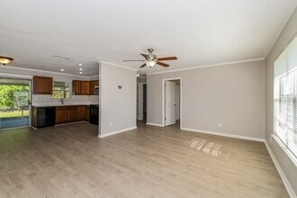 5100 Lee St in Lehigh Acres, FL - Foto de edificio - Building Photo