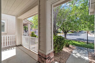 1568 Lamplight Village Ln in Las Vegas, NV - Building Photo - Building Photo