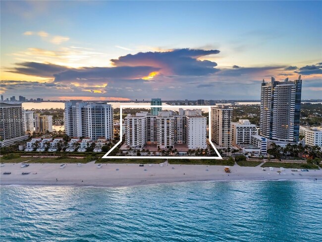 6039 Collins Ave, Unit 1129 in Miami Beach, FL - Building Photo - Building Photo