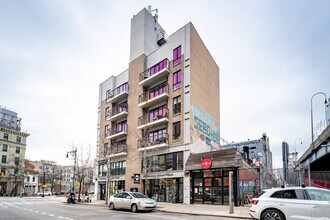 400 Bedford Ave in Brooklyn, NY - Building Photo - Building Photo