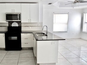 15 W Harrison Ave in Alton, TX - Building Photo - Building Photo