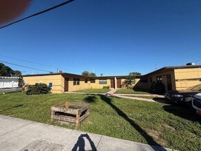 2840 Avenue S A Ave in Riviera Beach, FL - Foto de edificio - Building Photo