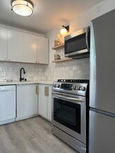 1653 1/2 Bayview Dr, Unit 1 Bed - 1 Bath in Hermosa Beach, CA - Building Photo - Building Photo