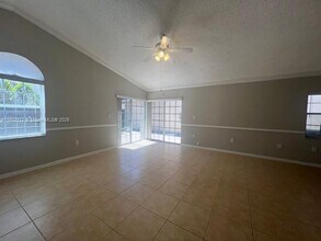 4333 NW 113th Pl in Doral, FL - Building Photo - Building Photo