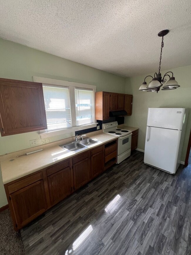 property at 1604 W Selinger St