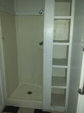 629 W Nettie Ave, Unit Apt A in Kingsville, TX - Foto de edificio - Building Photo