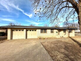 5002 46th St in Lubbock, TX - Building Photo
