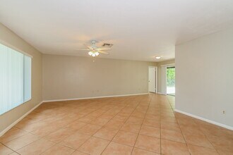 349 Bay Meadows Dr in Naples, FL - Building Photo - Building Photo