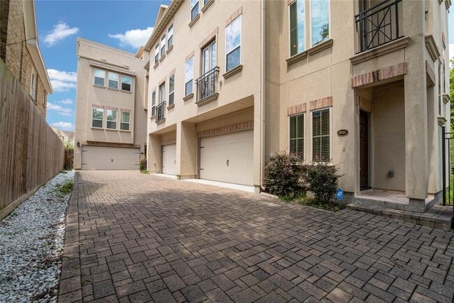 1910 Oakdale St in Houston, TX - Building Photo - Building Photo