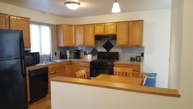 703B Burgess Dr in North Utica, IL - Building Photo - Building Photo