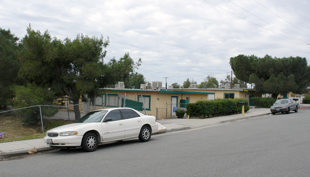 1330-1370 E Williams St in Banning, CA - Building Photo