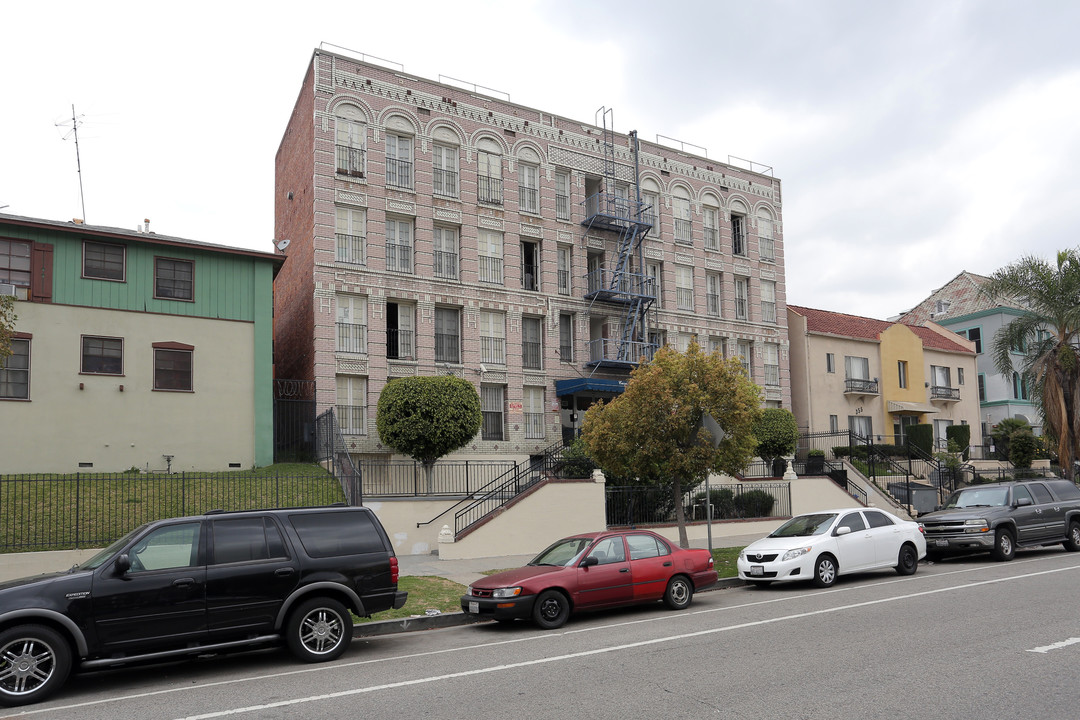 Casa Rampart Apartments in Los Angeles, CA - Building Photo