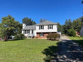 2271 Sunburst Rd in Evington, VA - Building Photo