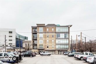 802 N Meridian St in Indianapolis, IN - Building Photo - Building Photo