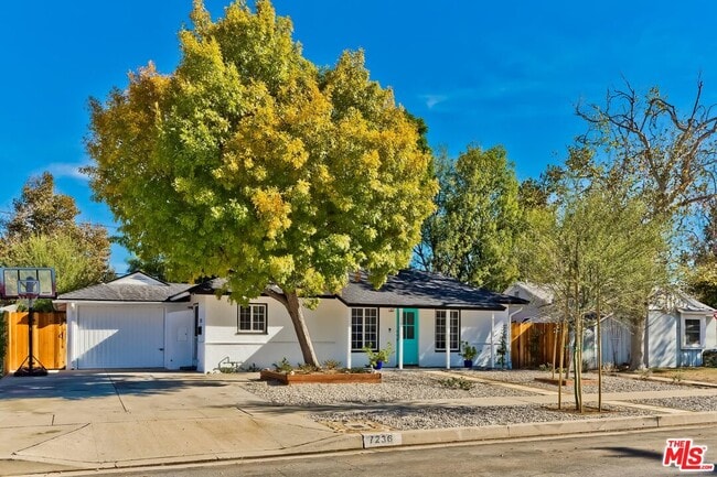 7236 Encino Ave in Los Angeles, CA - Building Photo - Building Photo