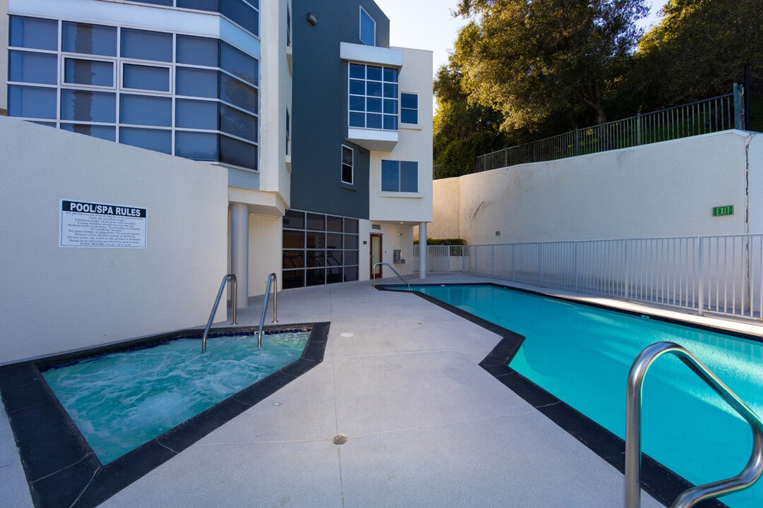 171 N Church Ln, Unit PH 10 in Los Angeles, CA - Foto de edificio