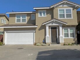 22992 Serra Dr in Carson, CA - Building Photo