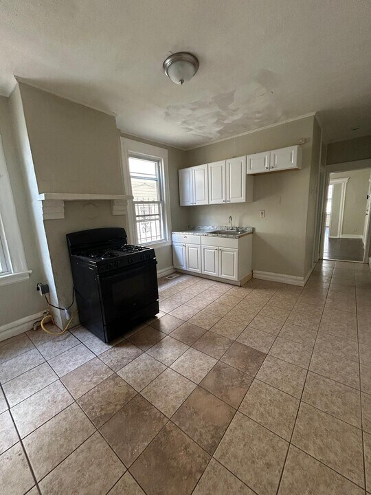 233 Rose St in Newark, NJ - Building Photo