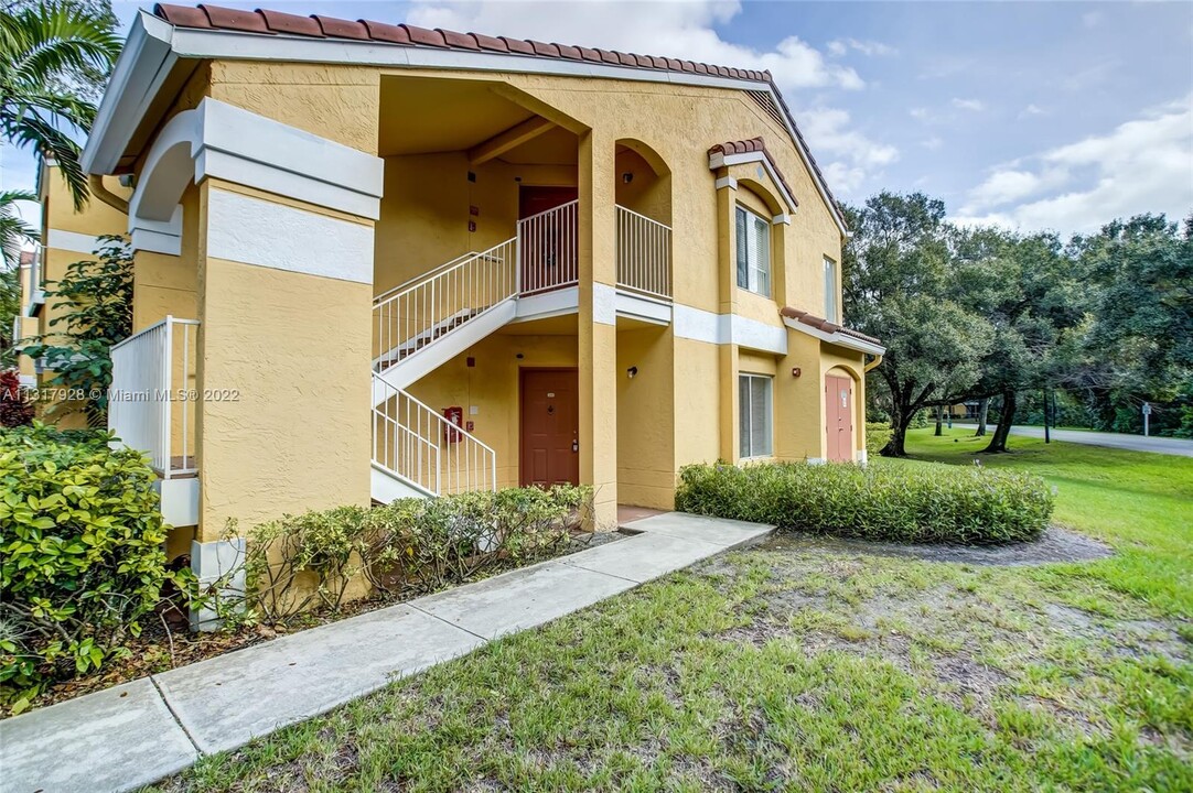 2607 NW 33rd St in Oakland Park, FL - Building Photo