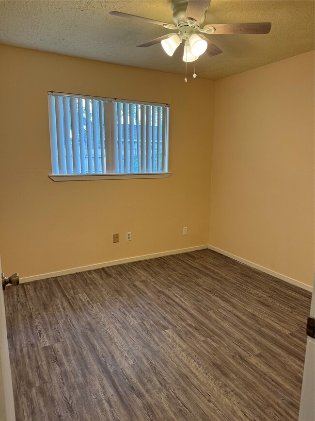 11415 Loyola Dr
