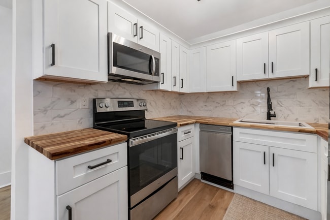 property at 1001 W Victory Dr