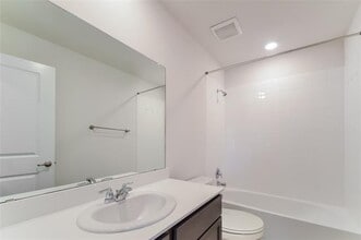 824 English Dr in Krugerville, TX - Building Photo - Building Photo