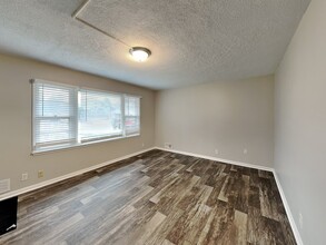 1103 44th Ave NE in Minneapolis, MN - Foto de edificio - Building Photo