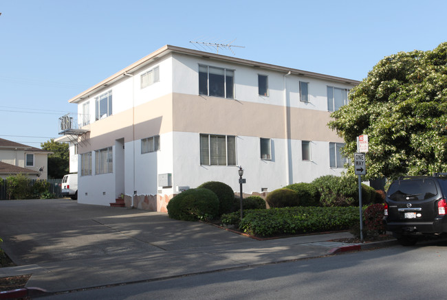 1153 Laguna Ave in Burlingame, CA - Foto de edificio - Building Photo