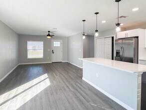 6827 San Bruno Dr in Sebring, FL - Building Photo - Building Photo