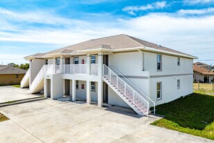 Santa Barbara Commons in Cape Coral, FL - Building Photo