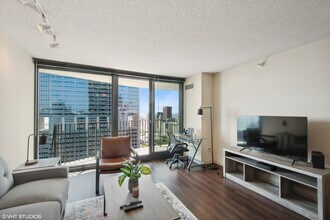 225 N Columbus Dr in Chicago, IL - Building Photo - Building Photo