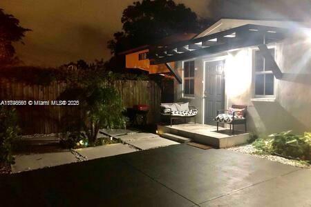 210 NE 110th St in Miami, FL - Building Photo - Building Photo