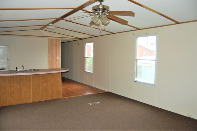 2979 NC-16 in Crumpler, NC - Building Photo - Building Photo