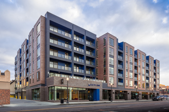 Ceylon in Clayton, MO - Foto de edificio - Building Photo