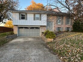 30 Old Orchard Ln in Monroe, OH - Building Photo