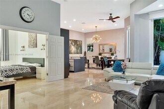 1230 N 13th Ave in Hollywood, FL - Building Photo - Building Photo
