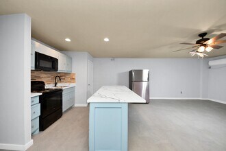 6701 Irvington Blvd in Houston, TX - Building Photo - Building Photo
