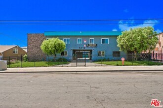 1212 W 107th St in Los Angeles, CA - Building Photo - Building Photo