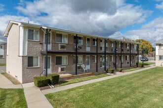 Harrison Street Apartments in Lincoln Park, MI - Foto de edificio - Building Photo