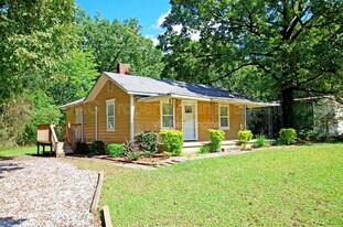 1135 E Fayetteville Rd in Riverdale, GA - Building Photo