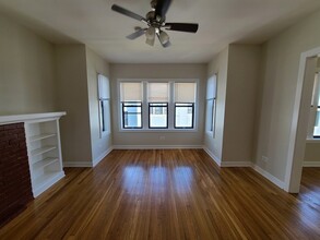 4208 N Pulaski Rd, Unit 3E in Chicago, IL - Building Photo - Building Photo