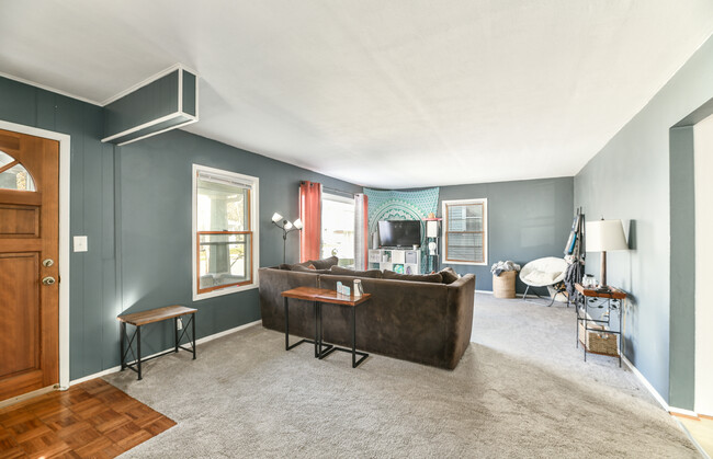 property at 817 Arcadian Ave