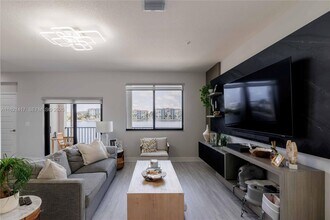 4714 NW 84th Ct in Doral, FL - Building Photo - Building Photo