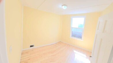 82 Hindley Ave in Winnipeg, MB - Building Photo - Building Photo