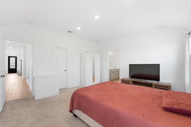 property at 27230 Woodridge Gln Dr